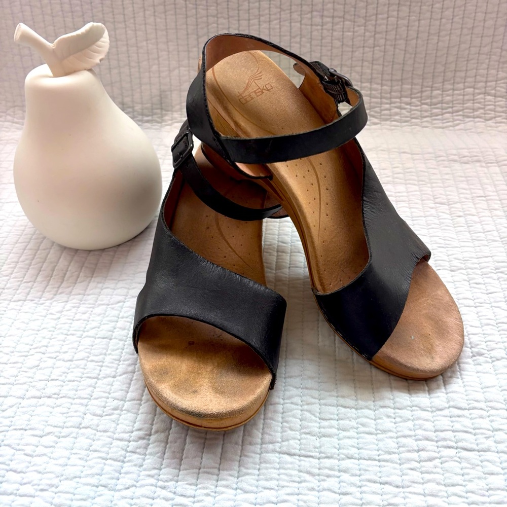 Dansko Black Leather Tamia Sandals size 40